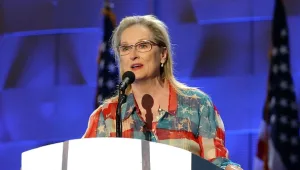 סיה, אלישיה קיז ומריל סטריפ במפגן תמיכה מיוחד להילארי קלינטון. צפו