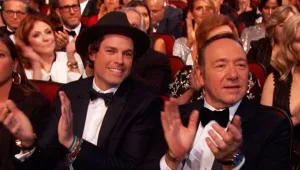 קווין ספייסי יצא מהארון, אבל האם הרמזים היו שם קודם?