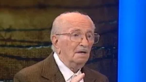 ניצול שואה בן 102 כותב מערכונים ומעלה אותם ליוטיוב