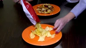 מה בריא יותר: חטיף צ'יפס או "חטיף ירקות בריא"?