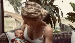 זה מה שקרה לשיער של האישה הזו שהחליטה להפסיק לחפוף שנה