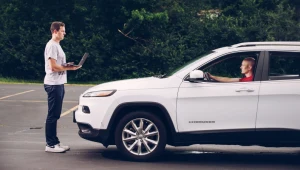 תיעוד מפחיד: האקרים השתלטו על מכונית מרחוק. צפו