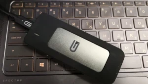הכונן הקשיח הקשוח: סקירת כונן  נייד GLYPH ATOM SSD