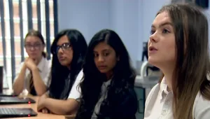 שיימינג קטלני: עשרות נערים בריטים התאבדו - עד שהמדינה התעוררה