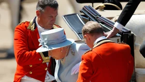 המלכה אליזבת חגגה יומולדת בעיצומו של גל חום, וזה לא נגמר טוב