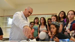 מאות השתתפו בליל המדענים בבר אילן בגליל