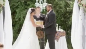 מה קורה כשהחתן סוטר לכלה באמצע טקס החתונה?