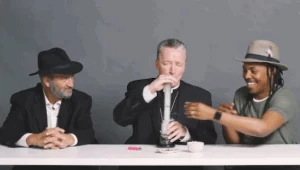 לא זו לא בדיחה: מה קרה כשכומר, רב ואתאיסט התיישבו לעשן מריחואנה?