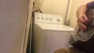 מה שהאיש הזה עושה עם גיטרה ומכונת כביסה יקסים אתכם