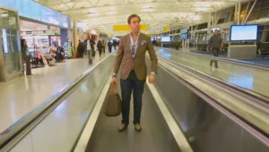 לטוס בחינם מסביב לעולם? הכירו את האנשים שפיצחו את הסוד