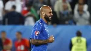 אתה ליצן יא זאזה: כדורגלן איטליה החטיא פנדל ושבר את הרשת