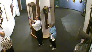 אוי ואבוי: זאת הסיבה שבגללה אסור לגעת במוצגים במוזאון