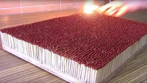 הסרטון הכי מדליק של השבוע: מה קורה כשמציתים 6,000 גפרורים?