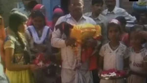 כשחמתך באמת כלבה: יותר מ 5,000 איש חגגו בחתונה של 2 כלבים בהודו