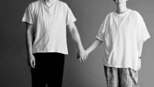 חיים ברגע: האיש הזה צילם את אותה תמונה משפחתית במשך 23 שנים