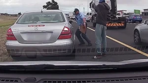 השוטר הזה נורה בגבו תוך כדי כתיבת דוח ולא תאמינו מה קורה אחר כך