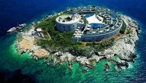 מונטנגרו: אתר נופש יבנה במקומו של מבצר ששימש כמחנה ריכוז