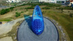 מבנה מהאגדות: הסיפור המוזר של כנסיית הנעל הכחולה