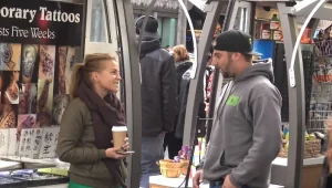 גברים צפו (נשים הזהרו): התגלתה הדרך הבטוחה להשגת דייט? צפו