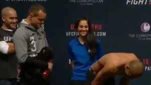 היא פשוט לא יכולה להתאפק: הבחורה והמבט שכובשים את הרשת