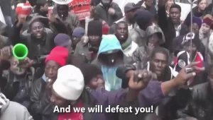 צפו מהר לפני שיעלם: הסרטון הויראלי המצמרר על המהגרים המוסלמים שמעורר סערה ברשת