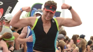 משגע את העולם:  לא תאמינו איך איש הברזל הזה מחפש אהבה