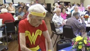 מעוררת השראה: לא תאמינו איך מארי חגגה את יום ההולדת ה-103 שלה. צפו