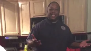 צפו: הרגע המרגש שהאיש הזה מגלה שאחרי 17 שנים של נסיונות כושלים, הוא סוף סוף עומד להיות אבא