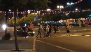 תיעוד מיוחד: ילדים משתוללים בכבישי העיר מודיעין בזמן שהוריהם ישנים. צפו