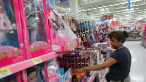 כמה צעצועים הילד שלכם באמת צריך?