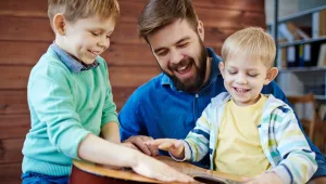 מדוע אבות משוחחים פחות עם ילדיהם?