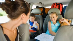 כך תחגרו נכון את ילדיכם ברכב