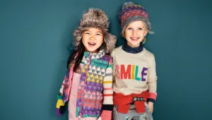 למה בנות לובשות צמוד ובנים מרווח?