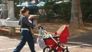 הסכנות הטמונות בעגלות טיולון ובמנשאי תינוקות