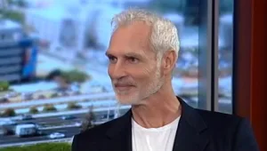 דוגמן העבר שמטפל ברפואה משולבת