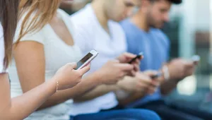 לבחור נכון: האם אנחנו מכורים לפלאפון?