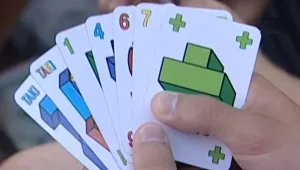 מהו סוד ההצלחה של הטאקי, משחק הקופסה הכחול-לבן המצליח בעולם?