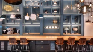 התעשייה בקטנה: טקסטיל בצבעי מים, בוטניקה ואולם תאורה חדש