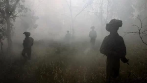 נוכחות חובה: על צילום שבין ביטחון לזמן והקולקטיב הצרפתי