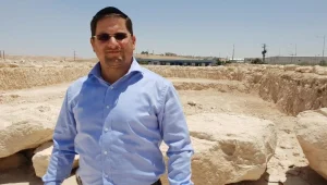 יזם הנדל"ן החרדי והאלמוני - שבונה פרויקטים במיליארדים