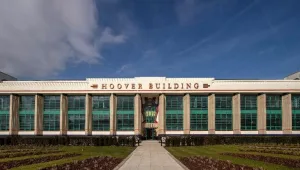 אלביס קוסטלו כתב עליו שיר: בית החרושת המיתולוגי הוסב למגורים