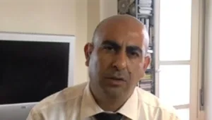 עליית מדרגה: המחאה נגד מנהלי הבנקים זוכה למימון