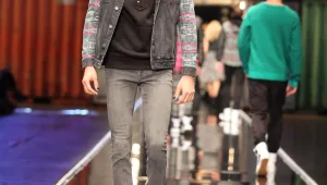 האם חברת "FOX" הרוויחה יותר מ"קסטרו" במהלך השנה החולפת?