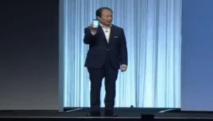 מסך שלא נראה אף פעם ומצלמה מדהימה: סמסונג מציגה את מכשיר הדגל החדש שלה