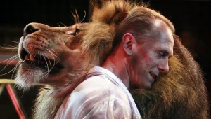 מדהים: מלון חדש יאפשר לכם להתקלח עם אריה ולישון עם ג'ירפה