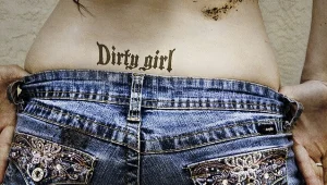 הנערה עם קעקוע הדרעקון