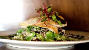 בורי עם ירקות מוקפצים