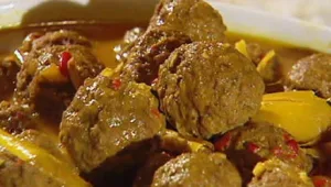 כדורי בשר ברוטב חלב קוקוס