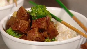 קוביות סינטה בסויה עם ברוקולי