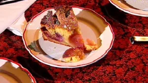 עוגה בחושה עם שזיפים